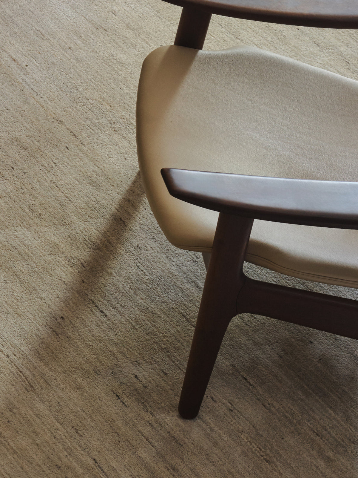 Odessa rug in Travertine