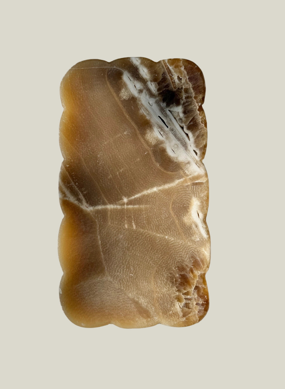 Onyx Scalloped Tray