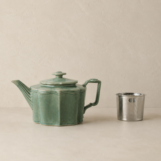 Scalloped Stoneware Teapot w/ Strainer